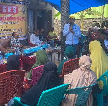 Reses di Desa Maccini Baji, Warga ‘Curhat’ Soal Kebutuhan Nelayan dan Akses Jalan Desa ke Fahruddin Rangga