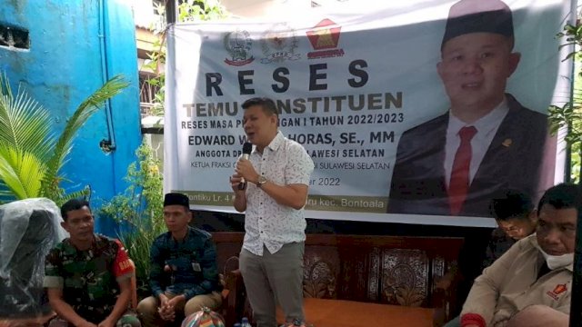 Anggota DPRD Sulawesi Selatan, Edward Wijaya Horas saat menggelar reses dan temu konstituen di Kecamatan Bontoala, Kota Makassar, Minggu (20/11/2022). (Foto: Istimewa)