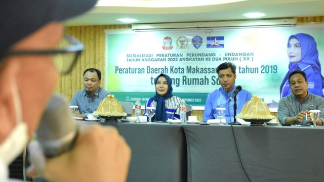 Anggota DPRD Makassar, Rezki saat menggelar Sosialisasi Peraturan Daerah (Perda) Nomor 2 Tahun 2019 tentang Rumah Susun di Hotel Karebosi Premier (eks Condotel), Jumat (25/11/2022). (Foto: Istimewa)