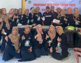 Tingkatkan Wira Usaha, Pemdes Lagego Luwu Timur Latih Puluhan Ibu-ibu Tata Boga