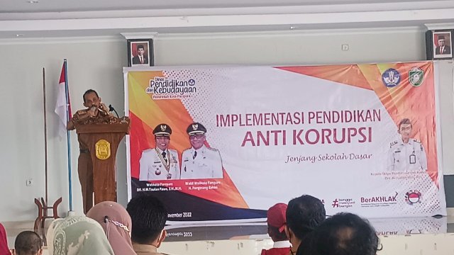Ket : Kadisdikbud Kota Parepare, Arifuddin Idris saat membuka kegiatan Implementasi Pendidikan Anti Korupsi (Foto : Mulyadi Ma'ruf/Republiknews.co.id)