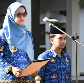 Pimpin Upacara HUT KORPRI ke-51, Bupati Indah: Ayo Bersaing dengan Cara Baru Terobosan Baru dan Inovasi