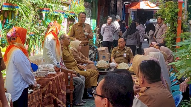Sekretariat DPRD Makassar saat menggelar rapat koordinasi di Lorong Wisata Jincheng, Jalan Kodingareng, Kelurahan Mampu, Kecamatan Wajo, Makassar, Senin (28/11/2022). (Foto: Istimewa)