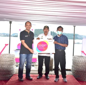 Dukung Kesejahteraan Nelayan Desa Fatufia Morowali, IOH Beri Bantuan Rumpon