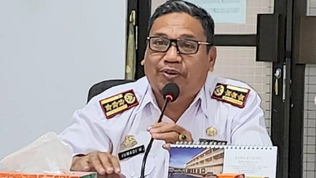 Ket : Sekretaris DPRD Kota Parepare, Jumadi M, mewakili Sekretariat DPRD Parepare mengucapkan bela sungkawa mendalam atas berpulangnya Ketua DPRD Parepare, Andi Nurhatina Tipu (Istimewa)