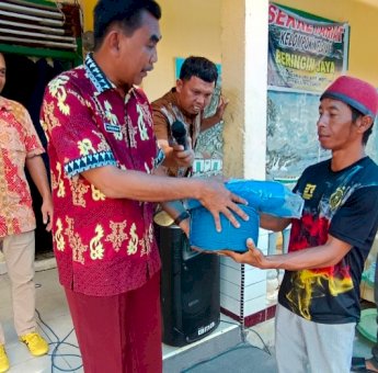 Kelompok Nelayan di Desa Bawalipu Terima Bantuan Mesin dari DKP Luwu Timur