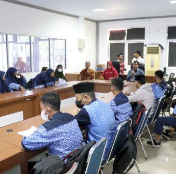 Puluhan Siswa SMPIT Al Bina Tomoni Field Trip ke Diskominfo Luwu Timur