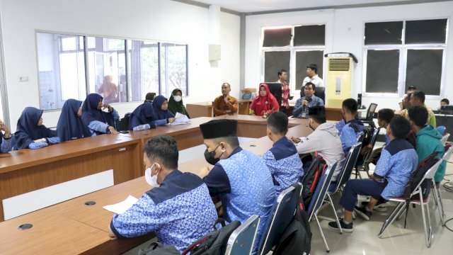 Puluhan siswa-siswi SMPIT Al Bina Tomoni lakukan field trip ke Diskominfo-SP Luwu Timur.