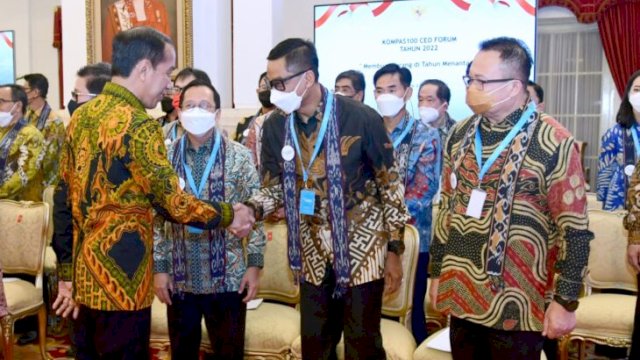 Dirut PLN bersama presiden Joko Widodo. (Istimewa)