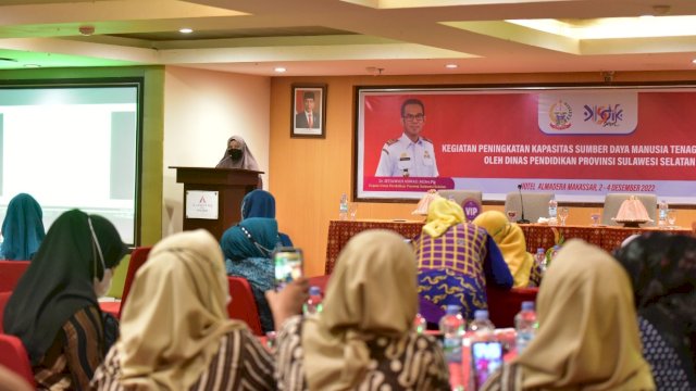 Bunda Paud Sulsel Naoemi Octarina, memberikan sambutan saat kegiatan peningkatan kapasitas SDM Tenaga Pendidik, Sabtu (03/12/2022). (Istimewa)