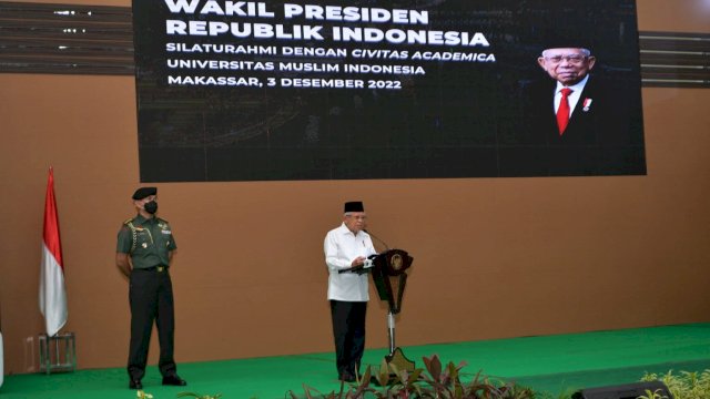 Wakil Presiden RI Ma'ruf Amin, memberikan sambutan saat menghadiri Silaturahmi Sivitas Akademika UMI dan melaunching Z-Mart UMI Baznas Sulsel, Sabtu (03/12/2022). (Istimewa)