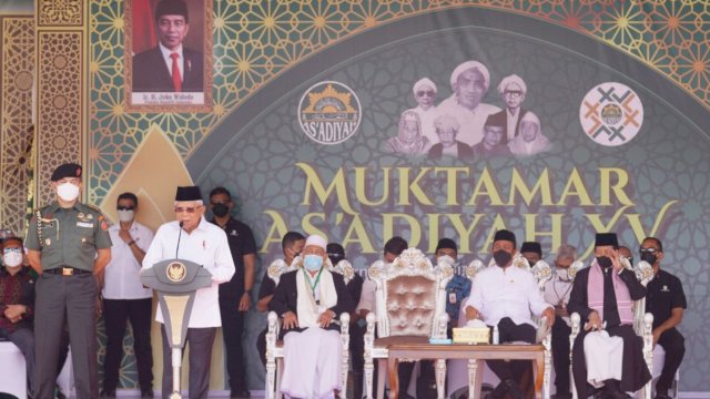 Wakil Presiden RI Ma'ruf Amin, memberikan sambutan saat membuka Muktamar Pondok Pesantren As'Adiyah Sengkang, Wajo, Sabtu (03/12/2022). (Istimewa)