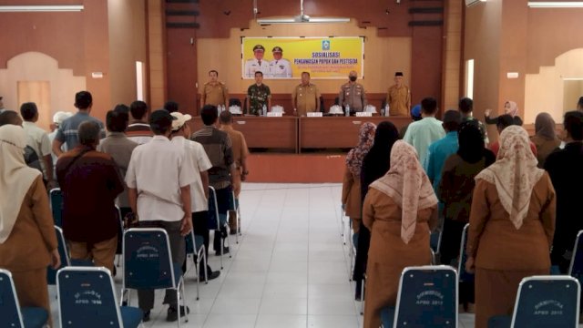 Kegiatan Sosialisasi Pengawasan Pupuk dan Pestisida berlangsung di Aula kantor Dinas Pendidikan dan Kebudayaan Soppeng, Senin (05/12/2022). (Istimewa)