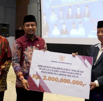 Gubernur Andi Sudirman Serahkan Hibah Rp 2 Miliar ke MUI dan Rp 1 ke BAZNAS