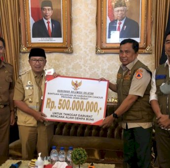 Pemprov Sulsel Serahkan Bantuan Rp500 Juta untuk Korban Gempa di Cianjur