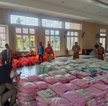 Kendalikan Inflasi Daerah, Disdagkoprinum Lutim Gelar Pasar Murah Rp110 Ribu per Paket