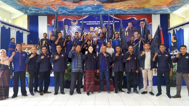 Foto bersama seluruh pengurus DPD partai Nasdem Kabuapten Flores Timur usai rakorda.