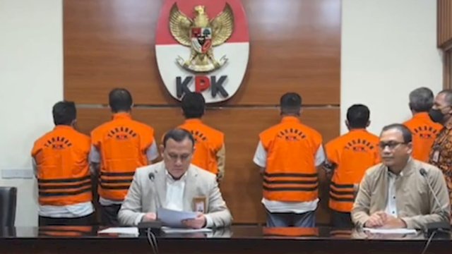 Ketua KPK Firli Bahuri, saat memimpin Press Confrence pengungkapan kasus dugaan suap Bupati Bangkalan, Kamis (08/12/2022). (Foto: IG Official KPK)