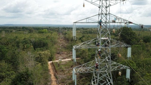 PT PLN Persero berhasil merampungkan pembangunan transmisi Saluran Udara Tegangan Tinggi (SUTT) 150 kV Raha-Baubau dan Gardu Induk (GI) 150 kV Raha, Pulau Muna, Sulawesi Tenggara. (Dok. PLN UIP Sulawesi)