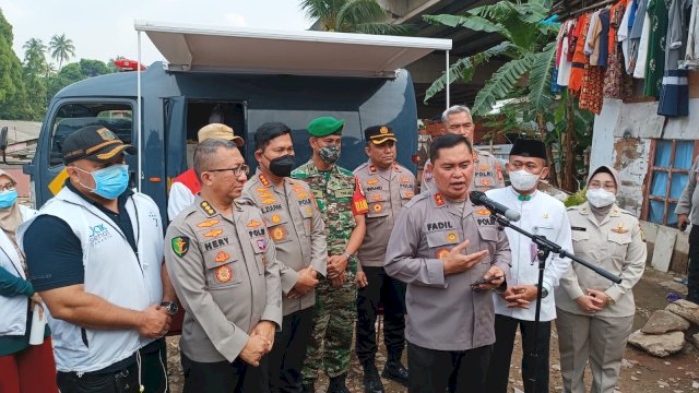 Kapolda Metro Jaya Irjen Pol Fadil Imran dan jajaran saat memberikan meterangan Pers usai Bhakti Kesehatan di Kawasan Kumuh Cilandak, Jumat (09/12/2022). (Foto: Wahyu Widodo / Republiknews.co.id)