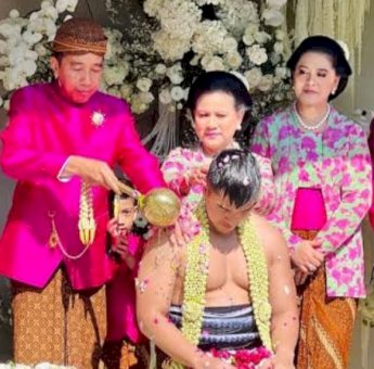 Kaesang Jalani Upacara Adat, Prosesi Siraman Hingga Digendong Jokowi