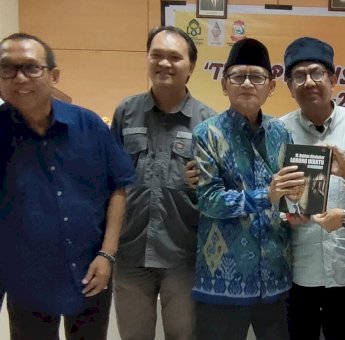 Penyair D.Zawawi Imron Terima LORONG WAKTU