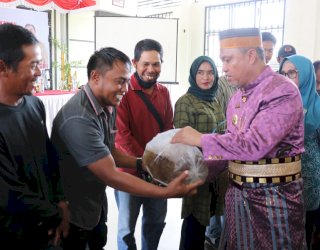 86 Kelompok Nelayan, Pembudidaya, dan Pengolah Ikan di Lutim Terima Bantuan Sarana Perikanan