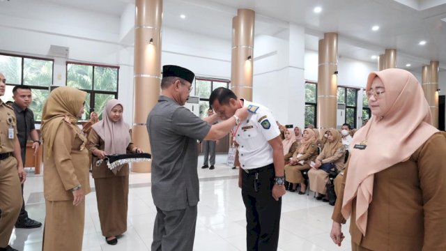 Wakil Bupati Gowa Abd Rauf Malaganni saat membuka Bimbingan Teknis (Bimtek) Penyetaraan Jabatan Administrasi ke Jabatan Fungsional Lingkup Pemerintah Kabupaten Gowa, di Baruga Karaeng Galesong, Kantor Bupati Gowa, Selasa (13/12). (Dok. Humas Gowa)