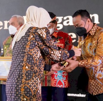 Dibawah Kepemimpinan Gubernur Andi Sudirman, Sulsel Terbaik Pertama Nasional Penghargaan Kemenaker