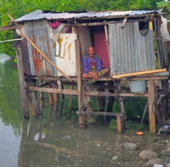 Luput Dari Perhatian Pemerintah, Kakek Lansia di Barombong Kota Makassar Hidup Sebatangkara di Rumah Tak Layak Huni