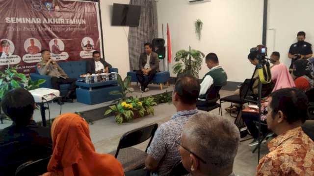 Forum Pemerhati Masyarakat Soppeng (FPMS) menggelar Seminar akhir tahun mengangkat Tema Polisi Presisi, Jumat (16/12/2022). (Istimewa)