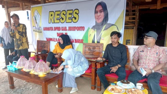 Wakil Ketua DPRD Jeneponto Irmawati Zainuddin, saat menggelar Reses di Desa Gunung Silanu, Kecamatan Bangkala Barat, Kamis (22/12/2022). (Istimewa)