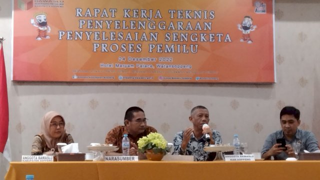 Rapat Kerja Tekhnis (Rakernis) penyelesaian sengketa proses Pemilu di Aula Hotel Maryam Palace Watansoppeng, Kabupaten Soppeng, Sabtu (24/12/2022). (Istimewa)