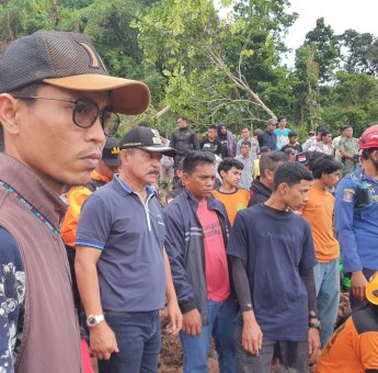 Tinjau Longsor di Parangloe, Wabup Gowa: Evakuasi Korban akan Terus Dilakukan