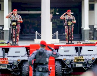 Panglima TNI dan Kapolri Disematkan Brevet Merah dari Pasukan Elite Kopassus