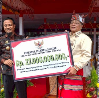 Andi Sudirman Serahkan Bantuan Keuangan Rp27 Miliar ke Pemkab Tana Toraja, Tuntaskan Pembangunan Obyek Wisata