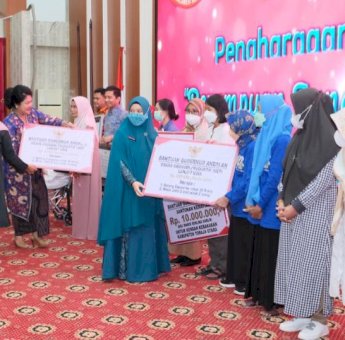 Puncak Peringatan Hari Ibu Provinsi Sulsel Bertabur Bantuan dan Penghargaan