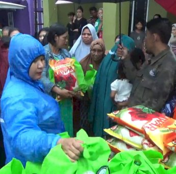 Korban Bencana Abrasi di Takalar Dapat Bantuan Dari Gubernur Andi Sudirman