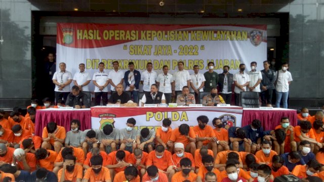 Sejumlah Tersangka dan Barang Bukti dihadirkan Saat Press Confrence, Rabu (28/12/2022). (Istimewa)