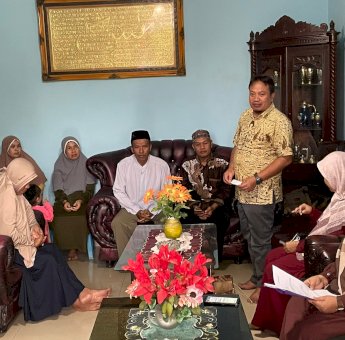 PkM Mandiri Farmasi UMI Ajak Warga Sudiang Buat Infus Water dari Rempah