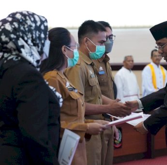 Plh Sekda Aslam Patonangi Lantik 185 Pejabat Fungsional Lingkup Pemprov Sulsel