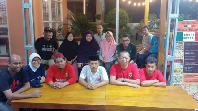 Sejumlah alumni Unhas Bulukumba yang menolak ketua alumni Unhas hasil musda cokko-cokko alias sembunyi-sembunyi. (Ist)