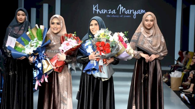Khanza Maryam memamerkan sejumlah brand hijab kekinian dengan nuansa khas Makassar di ajang Trend Hijab Expo 2022 di Hotel Claro, Makassar, Kamis (1/12/2022). (Foto: Istimewa)