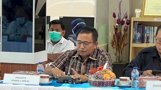Anggota DPR RI, Muhammad Fauzi saat kunjungan kerja Komisi V DPR RI ke Kantor Otoritas Bandara Wilayah V Makassar, Jumat (2/12/2022). (Istimewa)