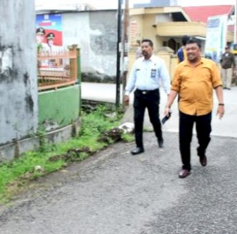 Kundapil, Anggota DPRD Makassar Arifin Daeng Kulle Cek Drainase di Mannuruki