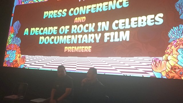 Pendiri Rock in Celebes Hardiansyah Putra Siji saat memberikan keterangan di sela-sela presconnya, di Cinema XXI TSM Makassar, Kamis (08/12). (Chaerani/Republiknews.co.id)