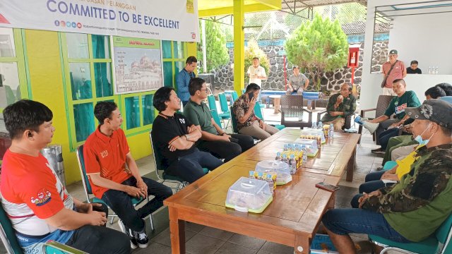 Ket : Lingkar Hijau Parepare saat menyampaikan aspirasi memperingati hari anti korupsi sedunia (Foto : Mulyadi Ma'ruf/ Republiknews.co.id)