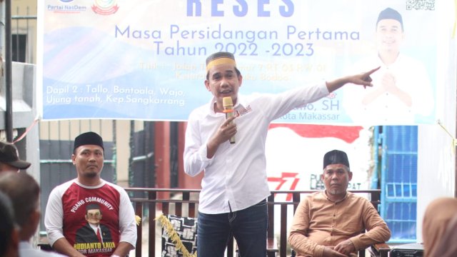 Ketua DPRD Makassar, Rudianto Lallo melaksanakan reses di Aula Kantor Kecamatan Ujung Tanah, Makassar, Senin (5/12/2022). (Foto: Istimewa)