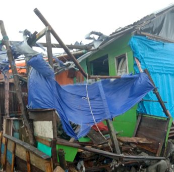 Puluhan Rumah di Pesisir Galesong Takalar Rusak Diterjang Ombak