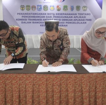 Ciptakan Birokrasi Bersih, Bupati Indah Dukung Penggunaan Aplikasi Koneksi Transaksi RKUD &ndash; FMIS